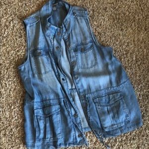 Tunic length chambray vest 😍